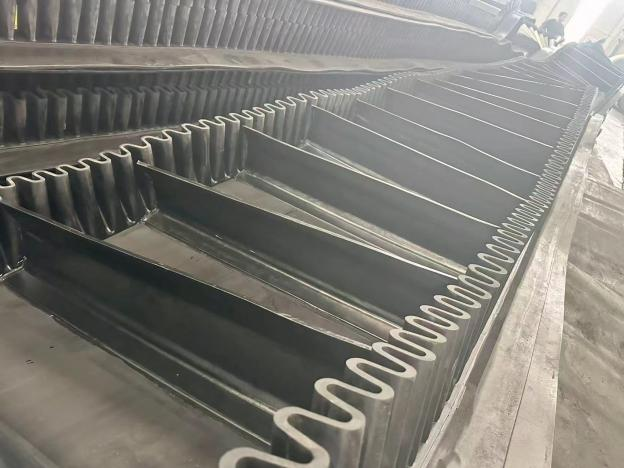 Blog công ty mới nhất về Giao băng tải tường lượn sóng đến Ấn Độ